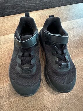 Kids Black Nike Athletic Sneakers with Hook-and-Loop Strap